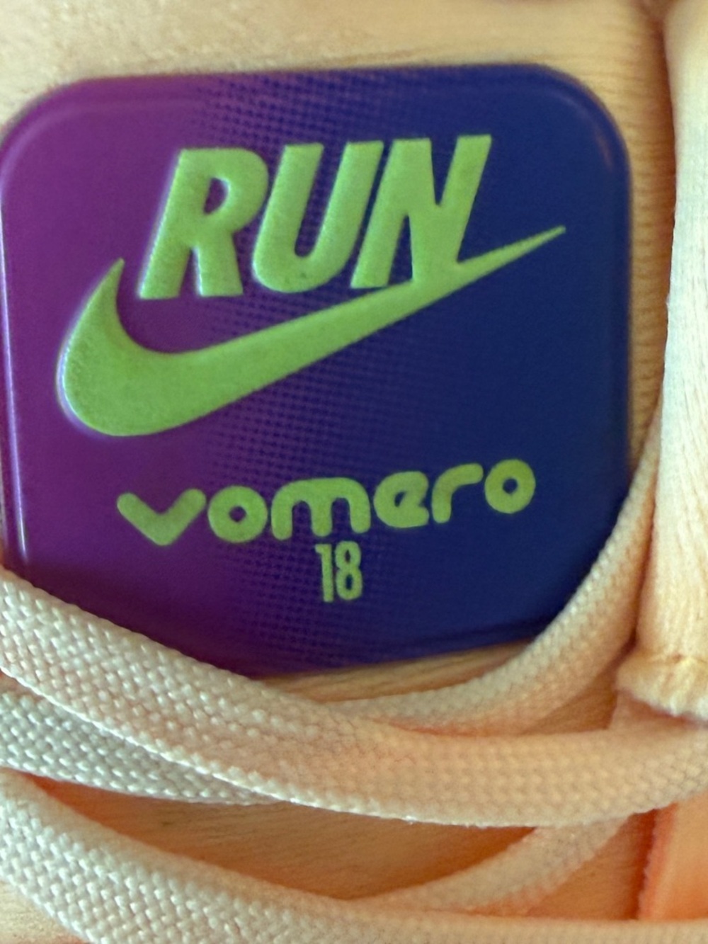 Nike Men’s Volmero 18 Yellow/Purple/Blue Running Shoes size 9.5 - Picture 2 of 7